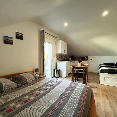 Lomener - La Goelette - 1 appartement avec 2 chambres et 2 studios à 450m de la plage Ploemeur Exterior foto